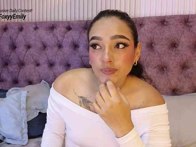 Emily-Foxyy webcam