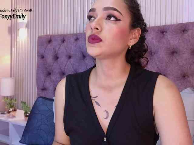 Emily-Foxyy webcam