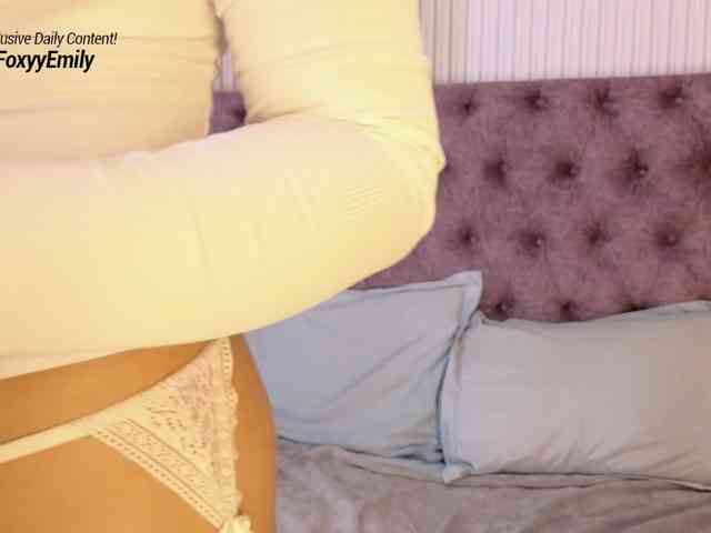 Emily-Foxyy webcam