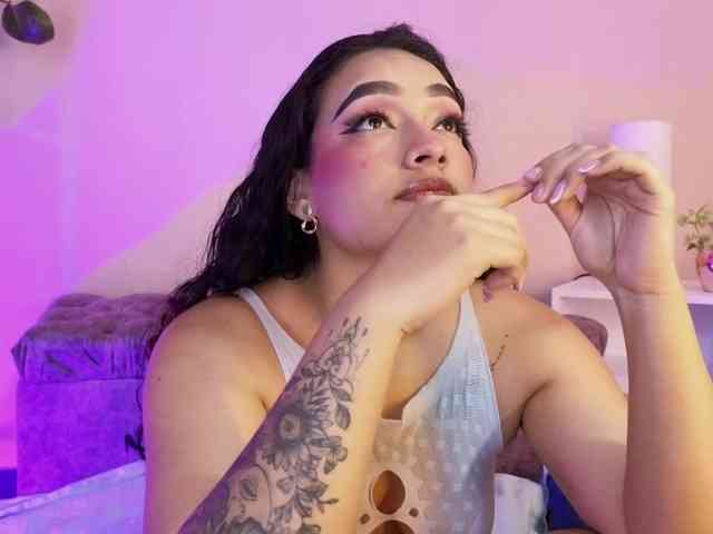 Emily-Foxyy Emily-Foxyy