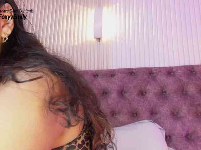 Emily-Foxyy webcam