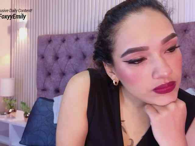 Emily-Foxyy webcam