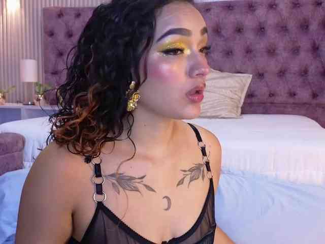 Emily-Foxyy Emily-Foxyy