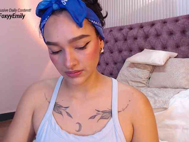 Emily-Foxyy webcam