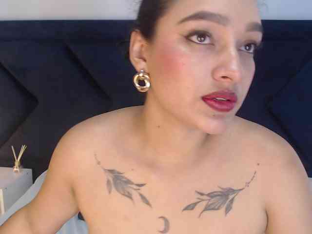 Emily-Foxyy webcam