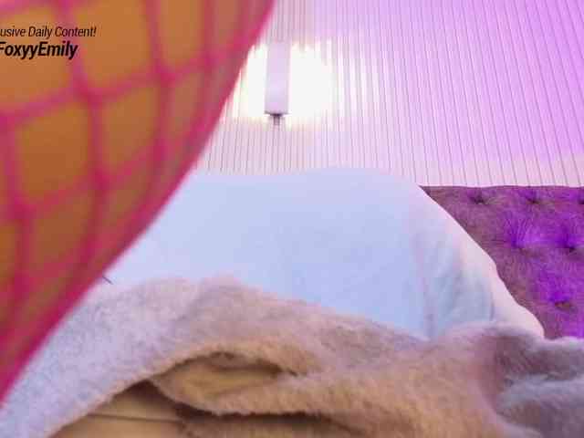 Emily-Foxyy webcam