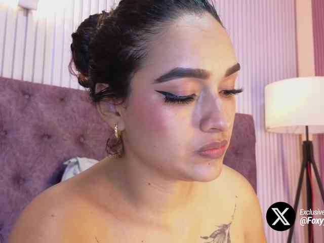 Emily-Foxyy webcam