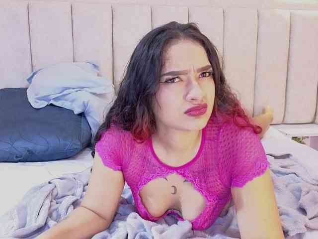 Emily-Foxyy webcam