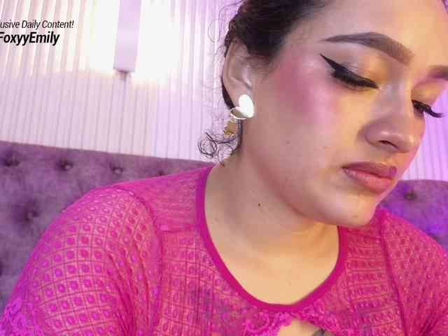 Emily-Foxyy webcam