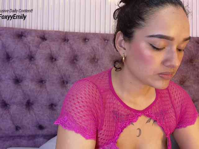Emily-Foxyy webcam