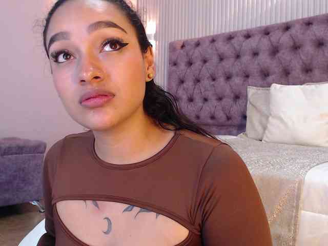 Emily-Foxyy webcam