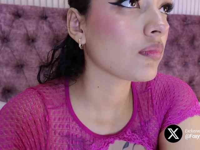 Emily-Foxyy webcam