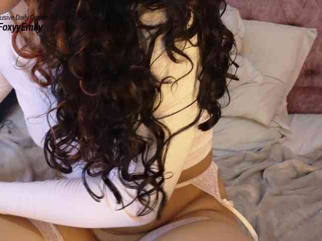 Emily-Foxyy webcam