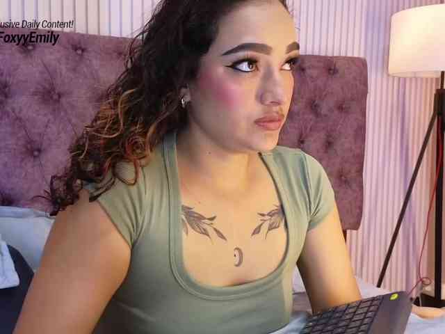Emily-Foxyy Live Webcam on BongaCams
