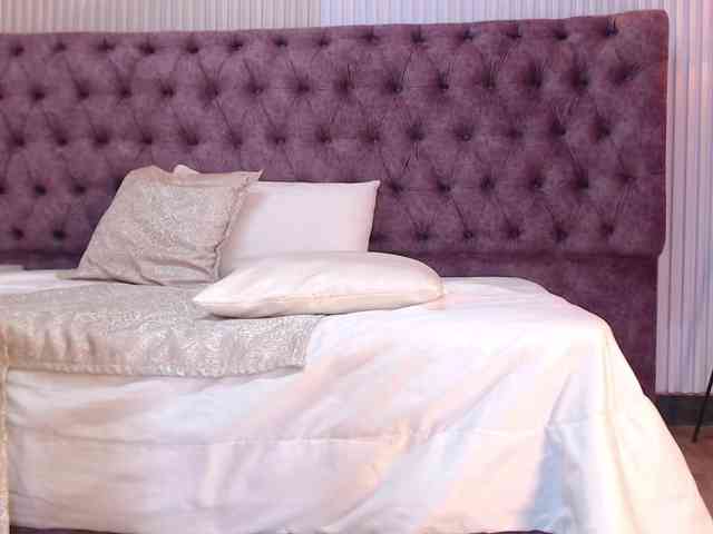 Emily-Foxyy webcam