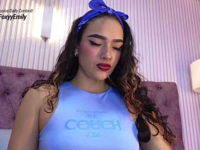 Emily-Foxyy webcam