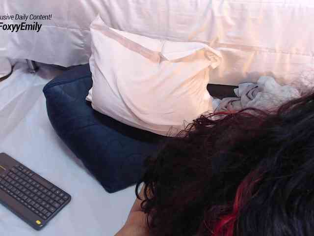 Emily-Foxyy webcam