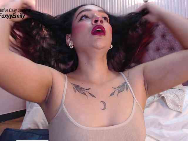 Emily-Foxyy webcam