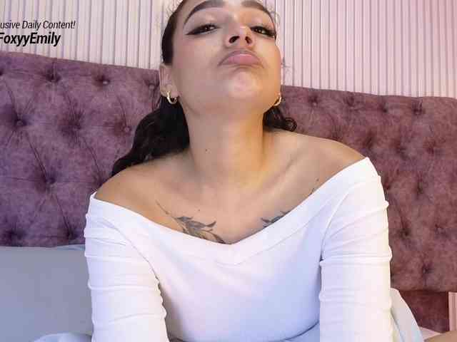 Emily-Foxyy webcam
