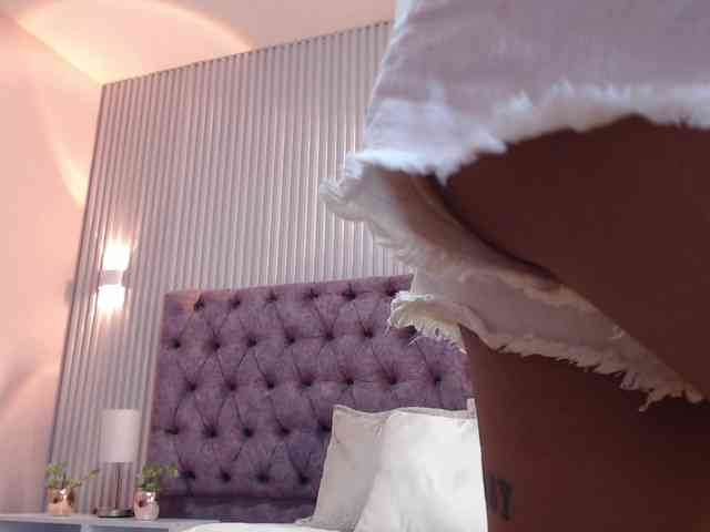 Emily-Foxyy webcam