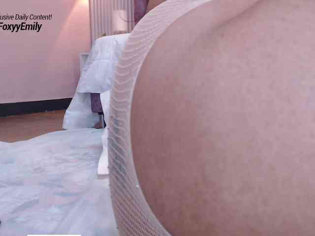 Emily-Foxyy webcam
