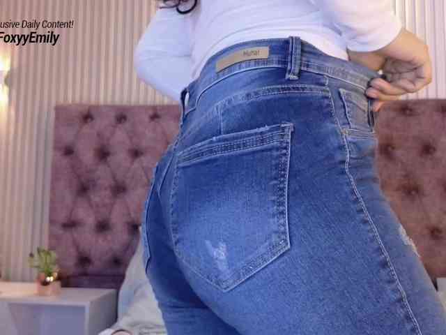 Emily-Foxyy webcam