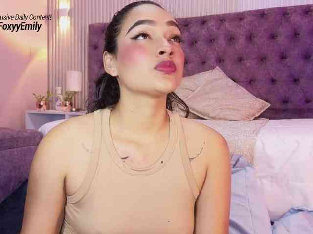 Emily-Foxyy webcam