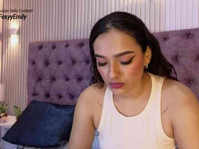 Emily-Foxyy webcam