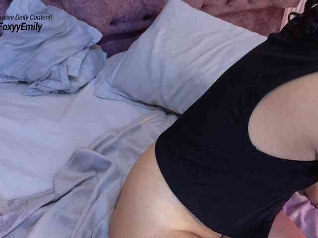 Emily-Foxyy webcam