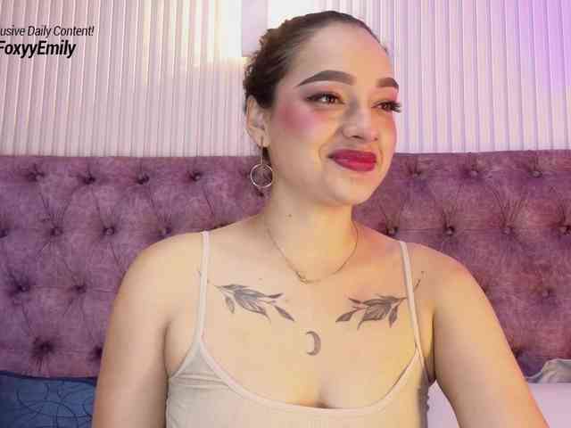Emily-Foxyy webcam