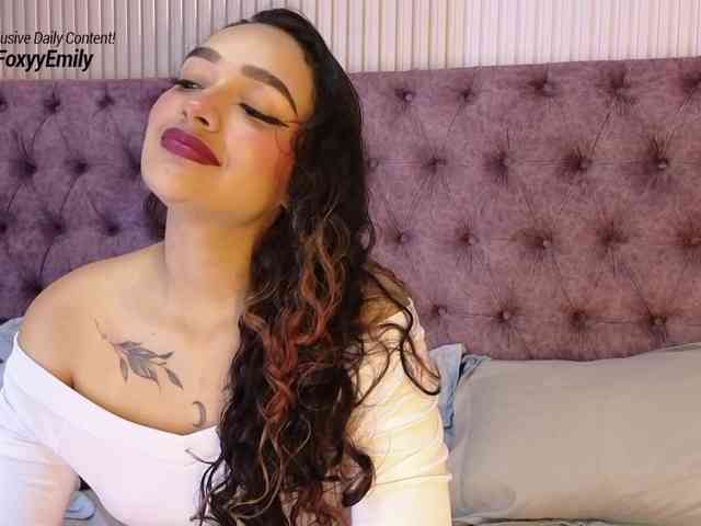 Emily-Foxyy webcam