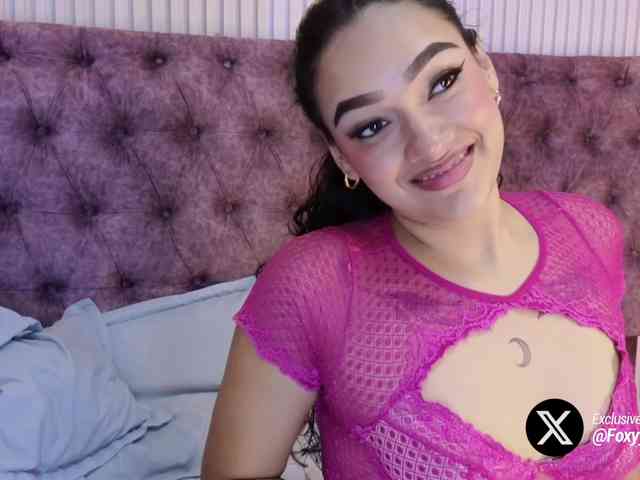 Emily-Foxyy webcam