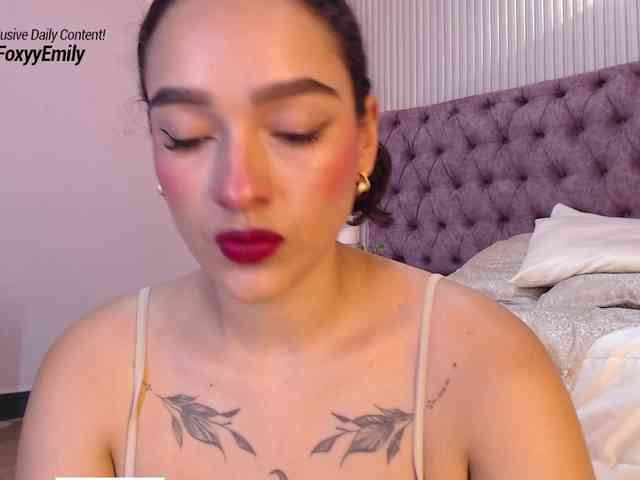 Emily-Foxyy webcam