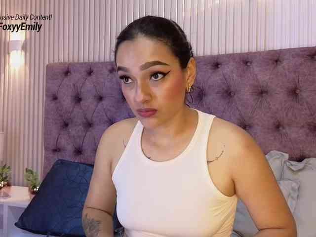 Emily-Foxyy webcam