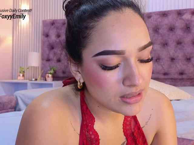 Emily-Foxyy webcam