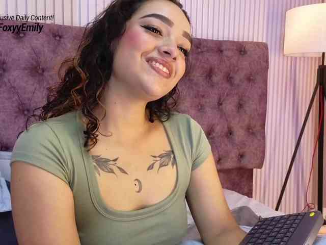 Emily-Foxyy Live Webcam on BongaCams