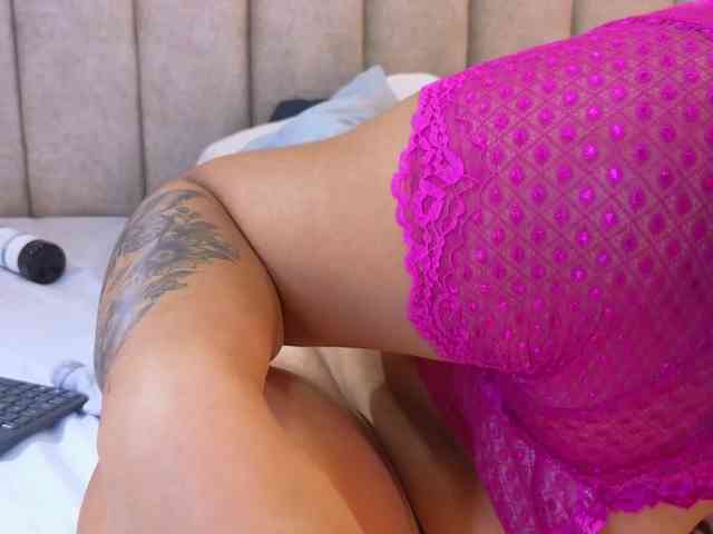 Emily-Foxyy webcam