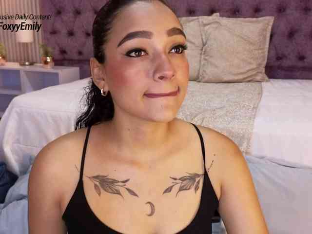 Emily-Foxyy webcam