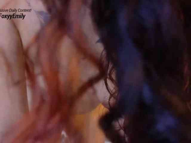 Emily-Foxyy webcam