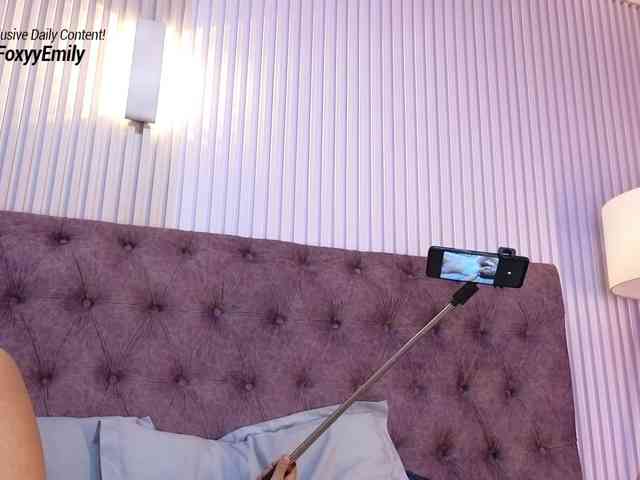 Emily-Foxyy webcam