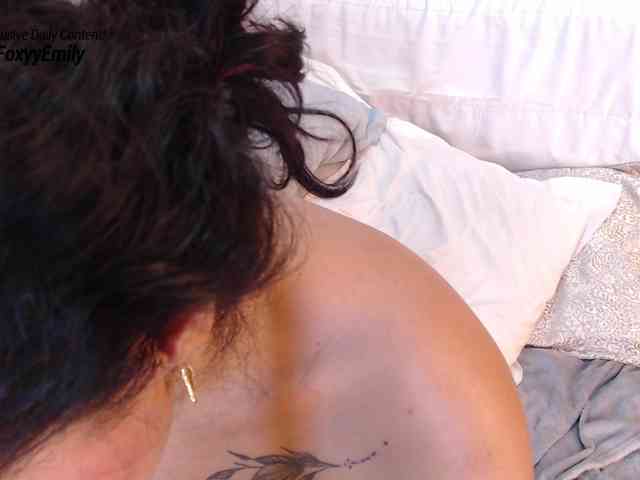 Emily-Foxyy webcam
