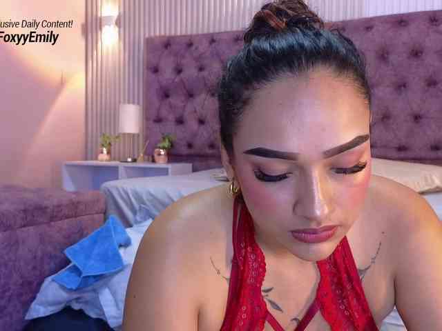 Emily-Foxyy webcam