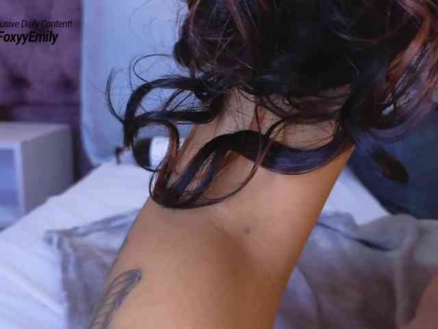 Emily-Foxyy webcam