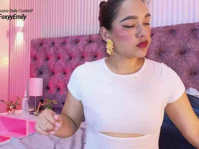 Emily-Foxyy webcam