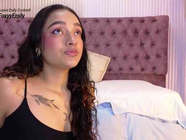 Emily-Foxyy webcam