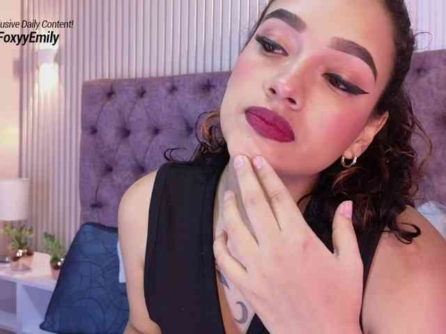 Emily-Foxyy webcam