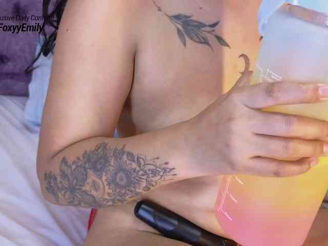 Emily-Foxyy webcam
