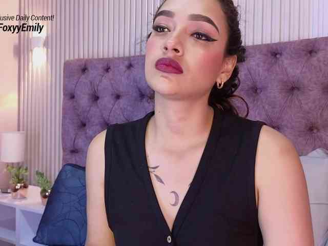 Emily-Foxyy webcam
