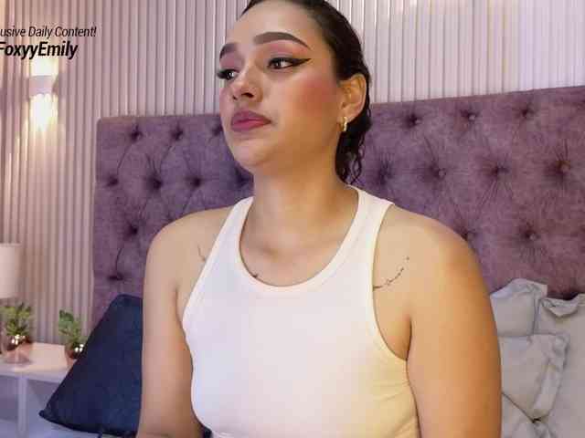 Emily-Foxyy webcam
