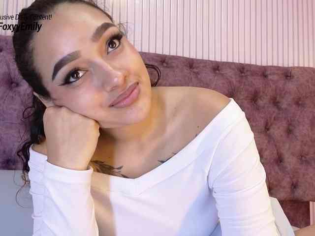 Emily-Foxyy webcam